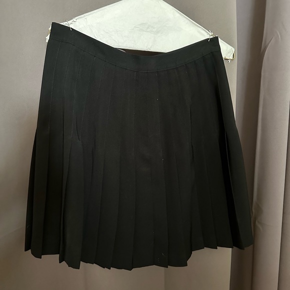 Pleated short skirt - Picture 1 of 2